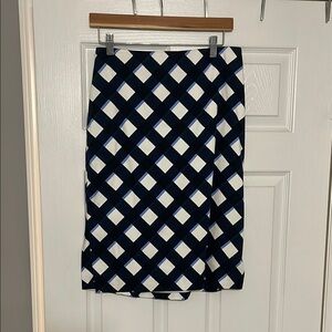 Ann Taylor size 8 Stylish Blue and White Patterned Skirt